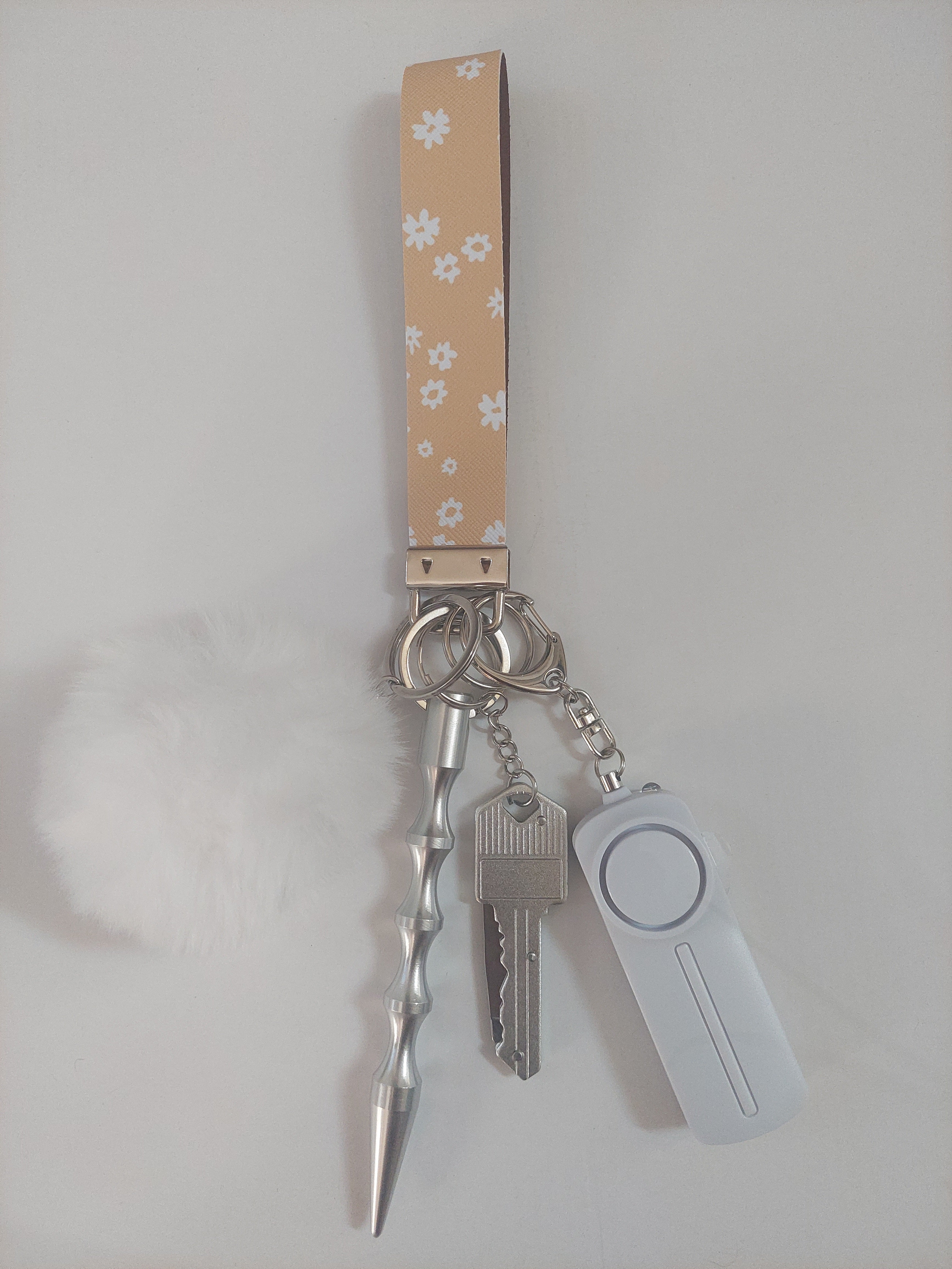 Delicate White Flowers Keychain
